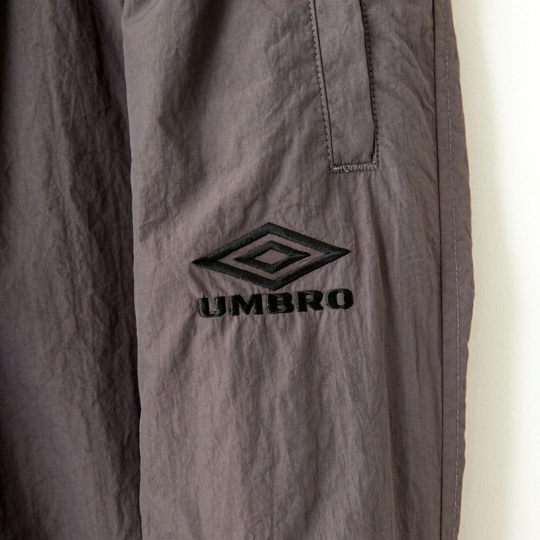 umbro [アンブロ] 別注 トレーニングナイロンパンツ [KBT58-NK-PT6-JF] GRAY
