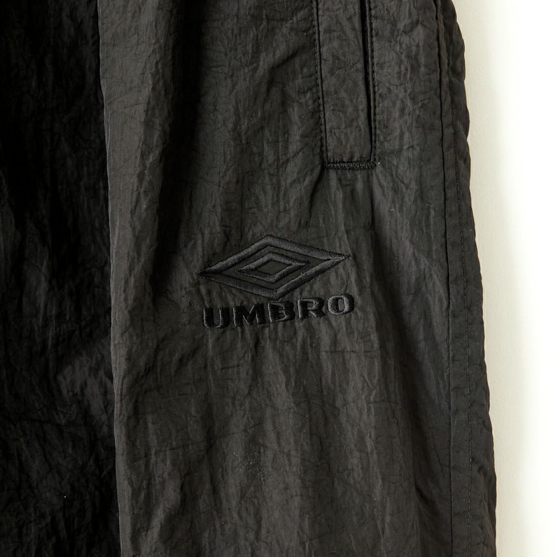 umbro [アンブロ] 別注 トレーニングナイロンパンツ [KBT58-NK-PT6-JF] BLACK