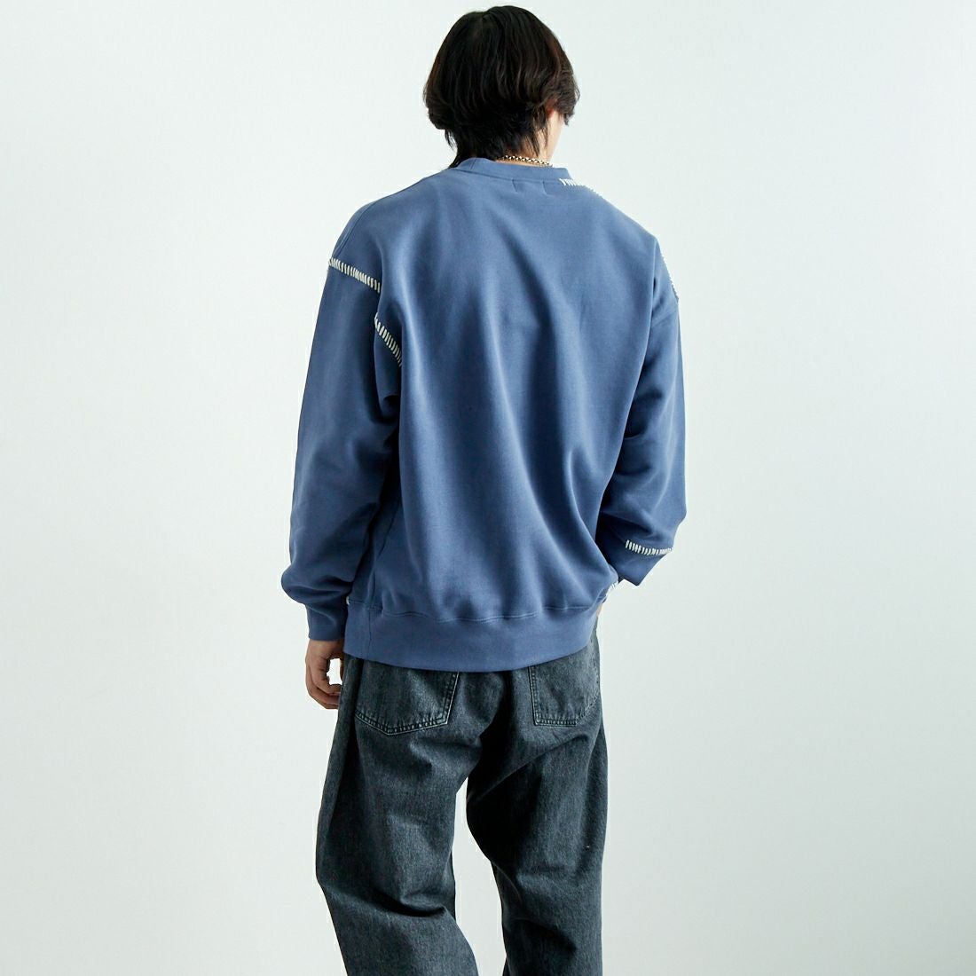 SLICK [スリック] ブランケットステッチ スウェットシャツ [5155922] 208 BLUE G &&モデル身長：179cm 着用サイズ：2&&