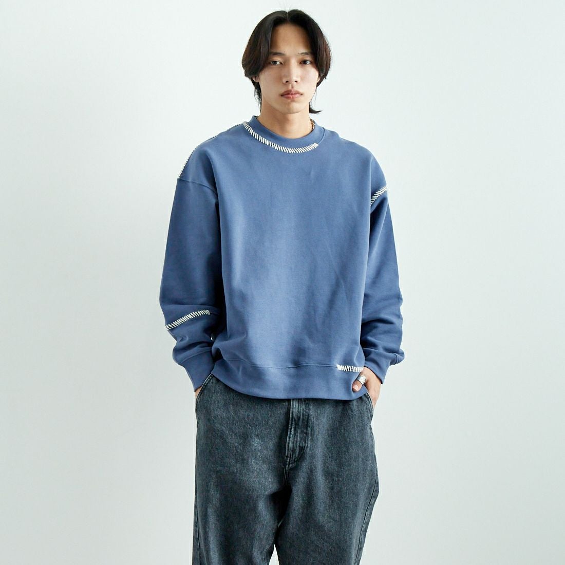 SLICK [スリック] ブランケットステッチ スウェットシャツ [5155922] 208 BLUE G &&モデル身長：179cm 着用サイズ：2&&