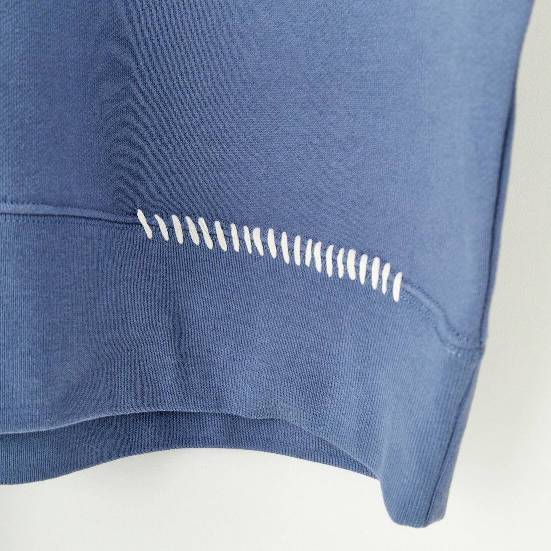 SLICK [スリック] ブランケットステッチ スウェットシャツ [5155922] 208 BLUE G