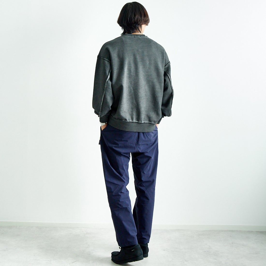 SLICK [スリック] ピグメントダイ ダメージスウェットシャツ [5155923] 720 COAL B &&モデル身長：179cm 着用サイズ：2&&