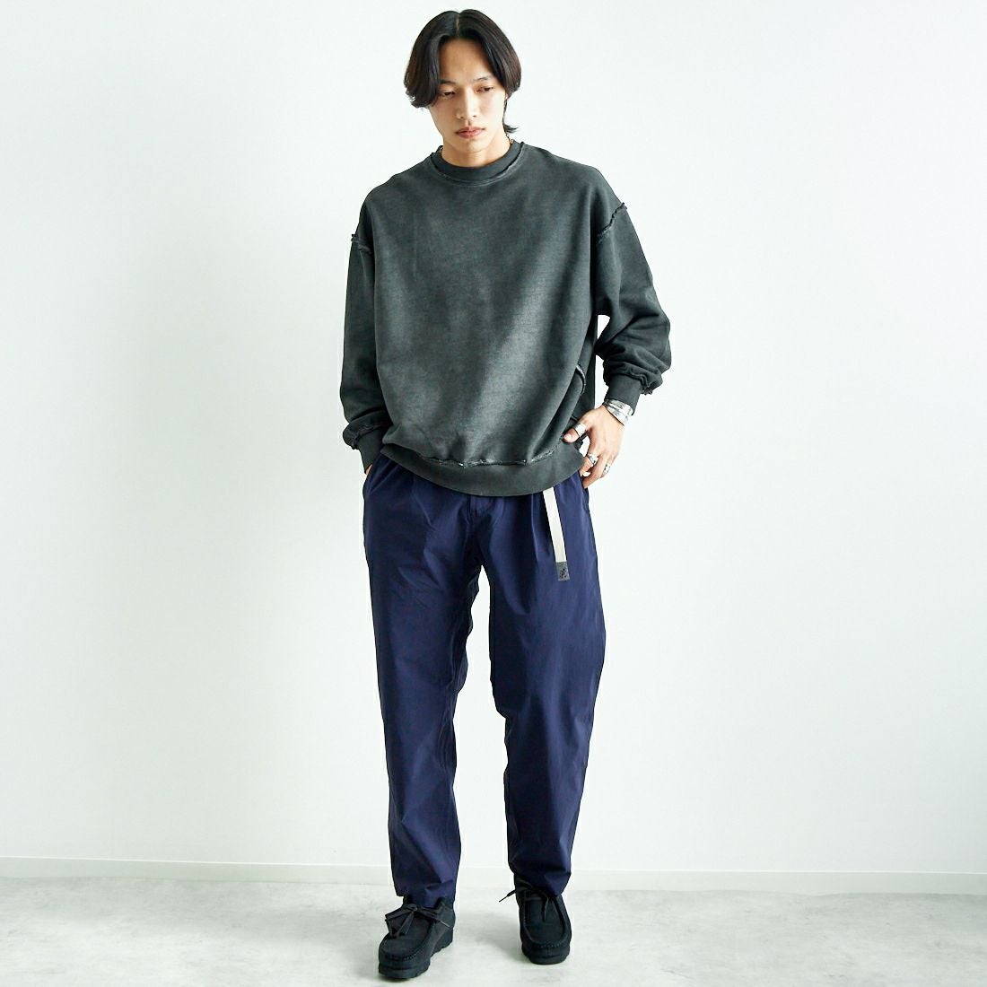 SLICK [スリック] ピグメントダイ ダメージスウェットシャツ [5155923] 720 COAL B &&モデル身長：179cm 着用サイズ：2&&