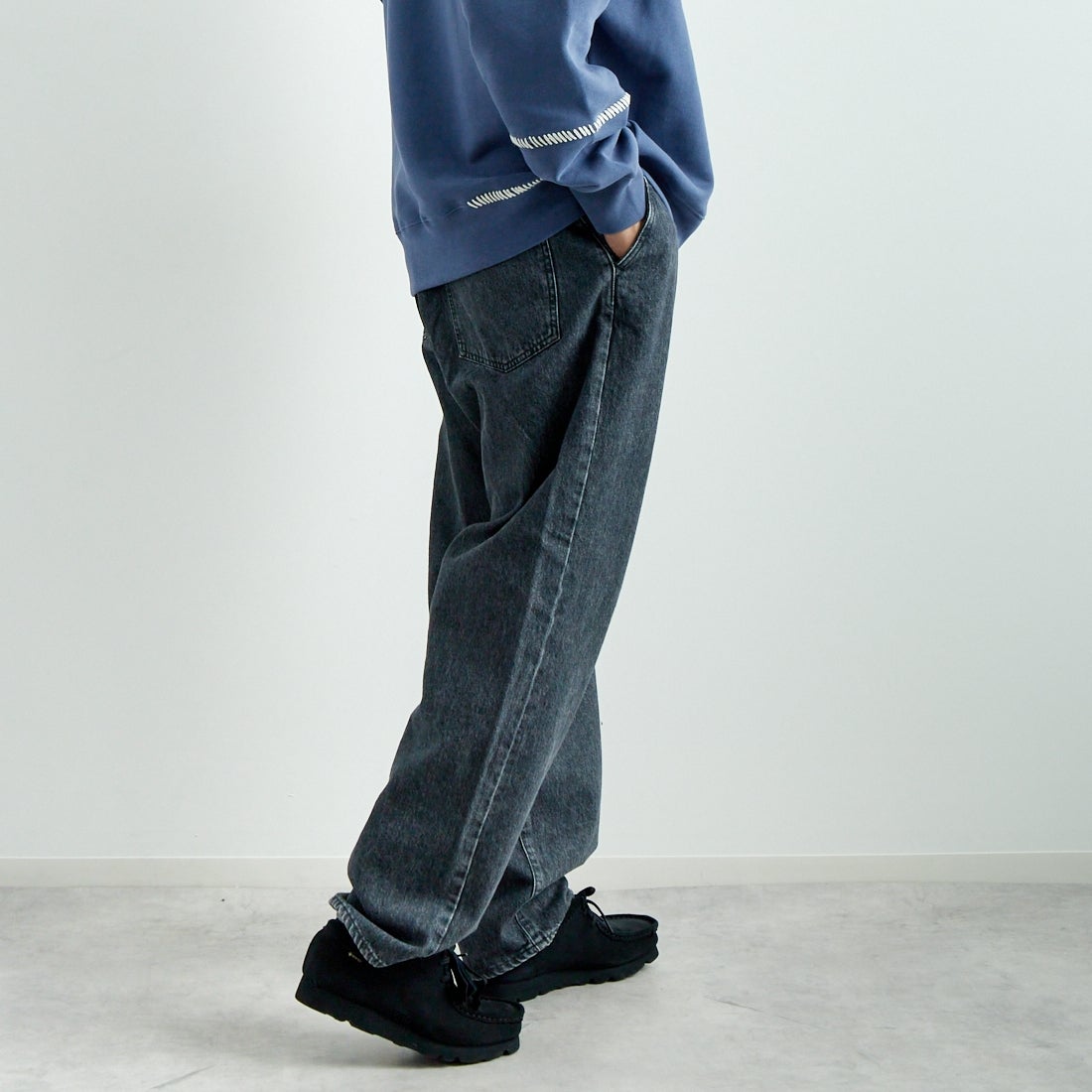 NEEDBY heritage [ニードバイヘリテージ] DANIEL ワイドテーパードデニム [B1C601937SDG] S-DK GRAY &&モデル身長：179cm 着用サイズ：32&&