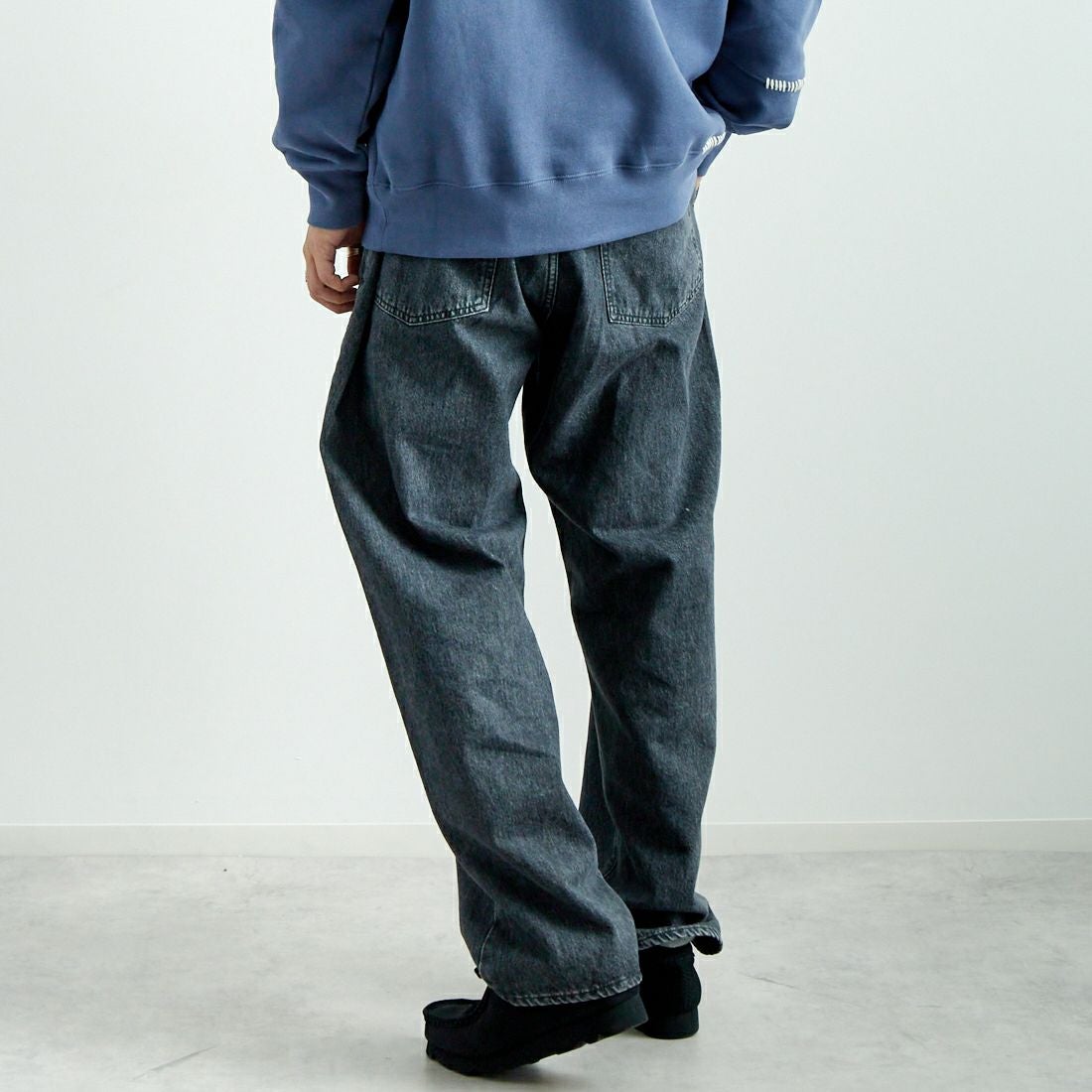 NEEDBY heritage [ニードバイヘリテージ] DANIEL ワイドテーパードデニム [B1C601937SDG] S-DK GRAY &&モデル身長：179cm 着用サイズ：32&&