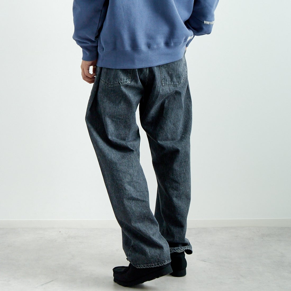 NEEDBY heritage [ニードバイヘリテージ] DANIEL ワイドテーパードデニム [B1C601937SDG] S-DK GRAY &&モデル身長：179cm 着用サイズ：32&&