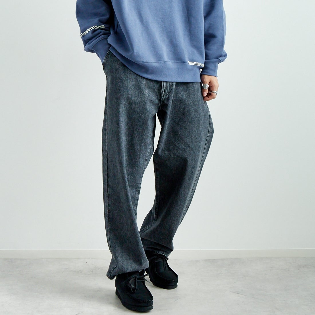 NEEDBY heritage [ニードバイヘリテージ] DANIEL ワイドテーパードデニム [B1C601937SDG] S-DK GRAY &&モデル身長：179cm 着用サイズ：32&&