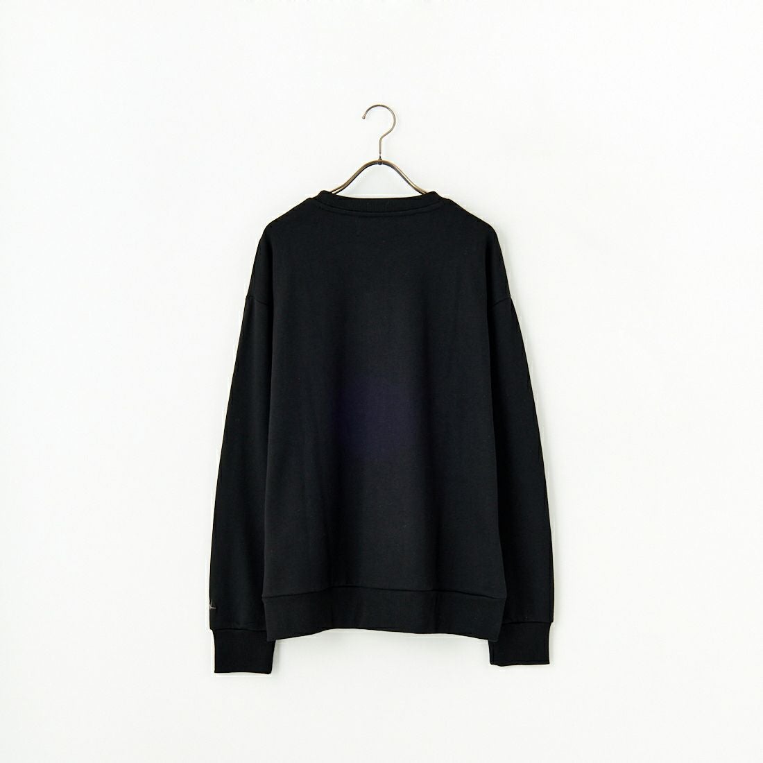 1PIU1UGUALE3 RELAX [ウノ ピゥ ウノ ウグァーレ トレ] 別注 ネックロゴ クルーネックスウェット [USO-24119IN-JF] BLACK