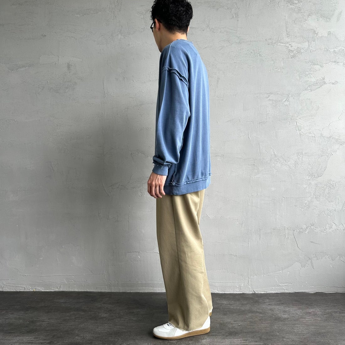ONEITA [オニータ] 別注 インサイドアウト クルーネックスウェット [2423-442IN-JF] NAVY &&モデル身長：168cm 着用サイズ：M&&