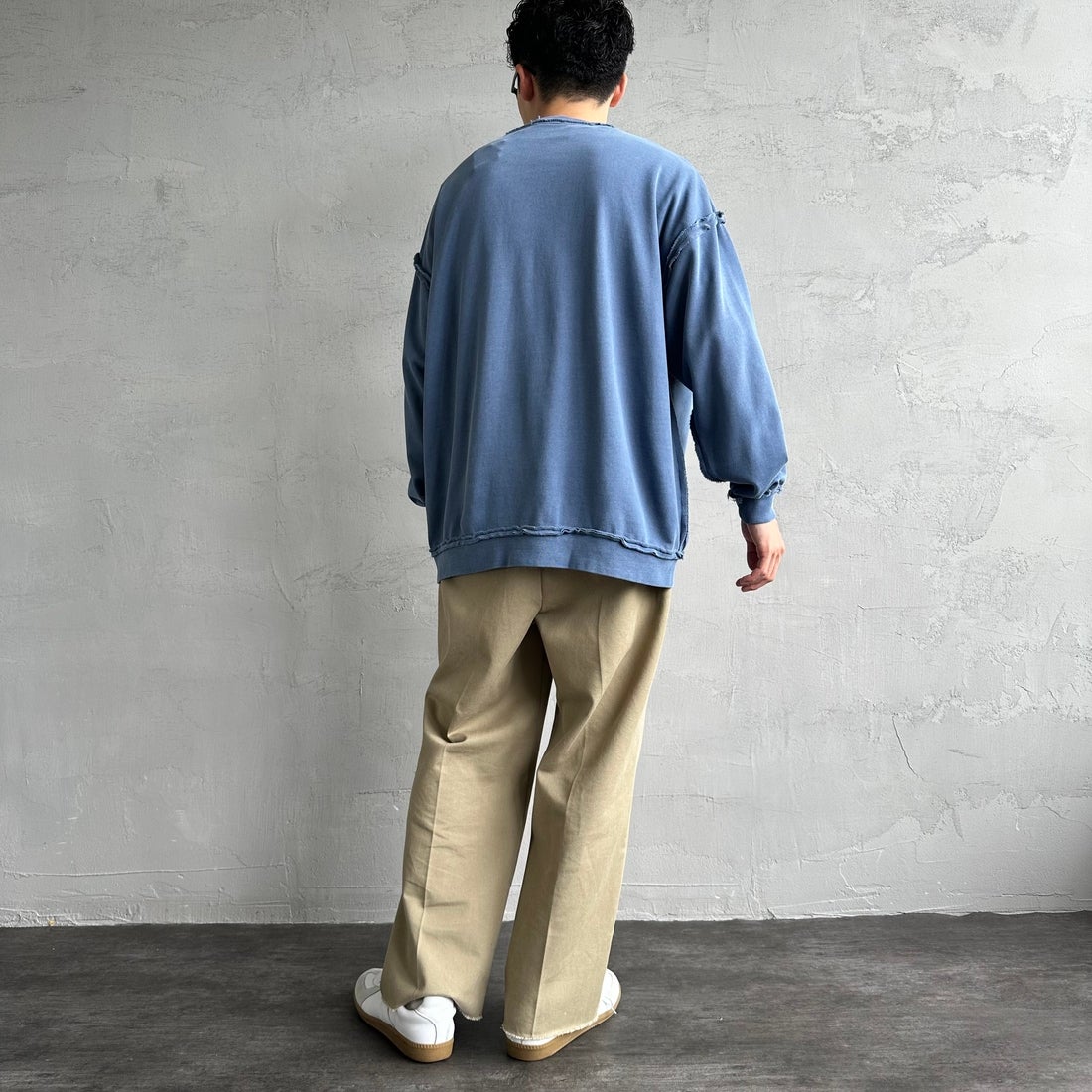 ONEITA [オニータ] 別注 インサイドアウト クルーネックスウェット [2423-442IN-JF] NAVY &&モデル身長：168cm 着用サイズ：M&&