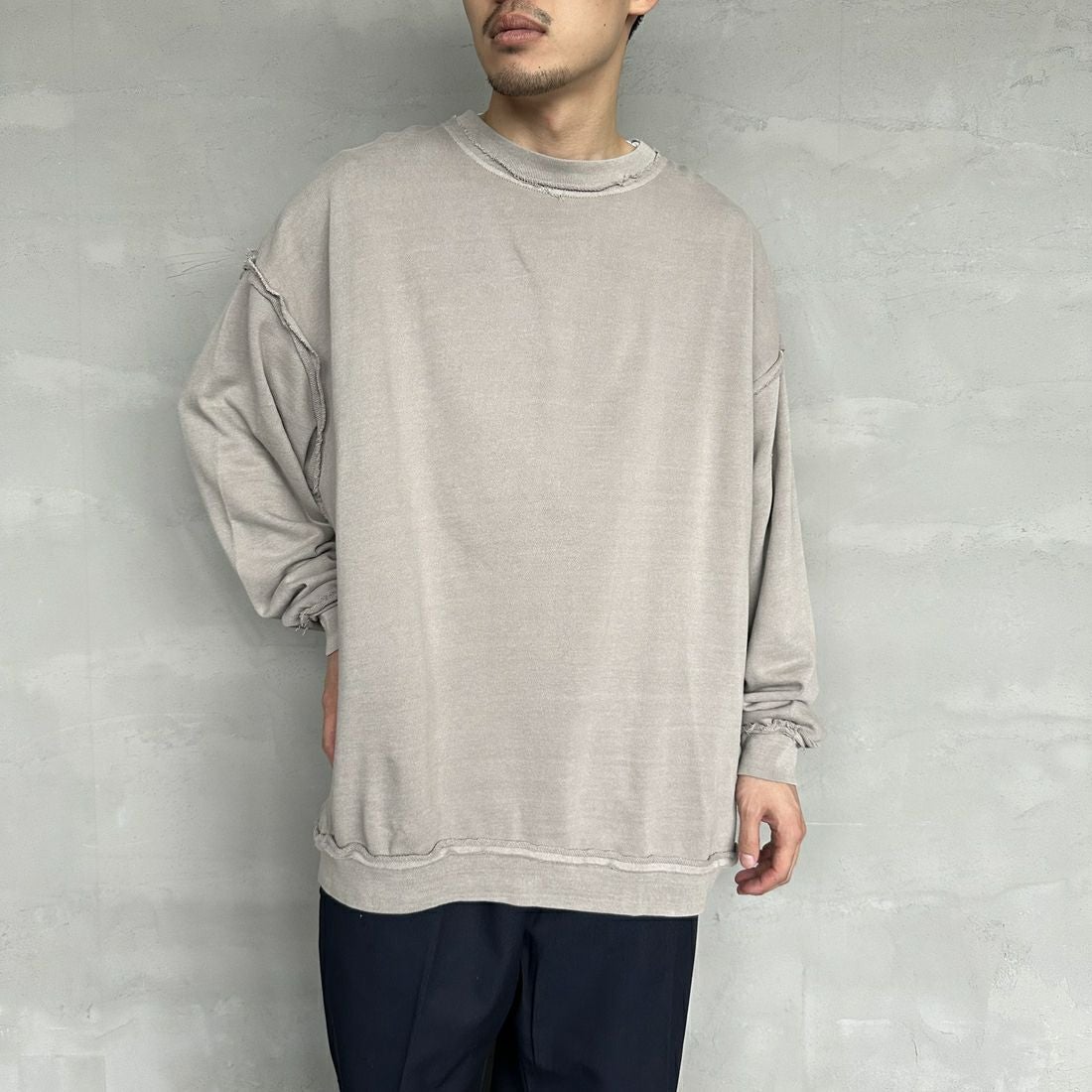 ONEITA [オニータ] 別注 インサイドアウト クルーネックスウェット [2423-442IN-JF] GREY &&モデル身長：168cm 着用サイズ：L&&