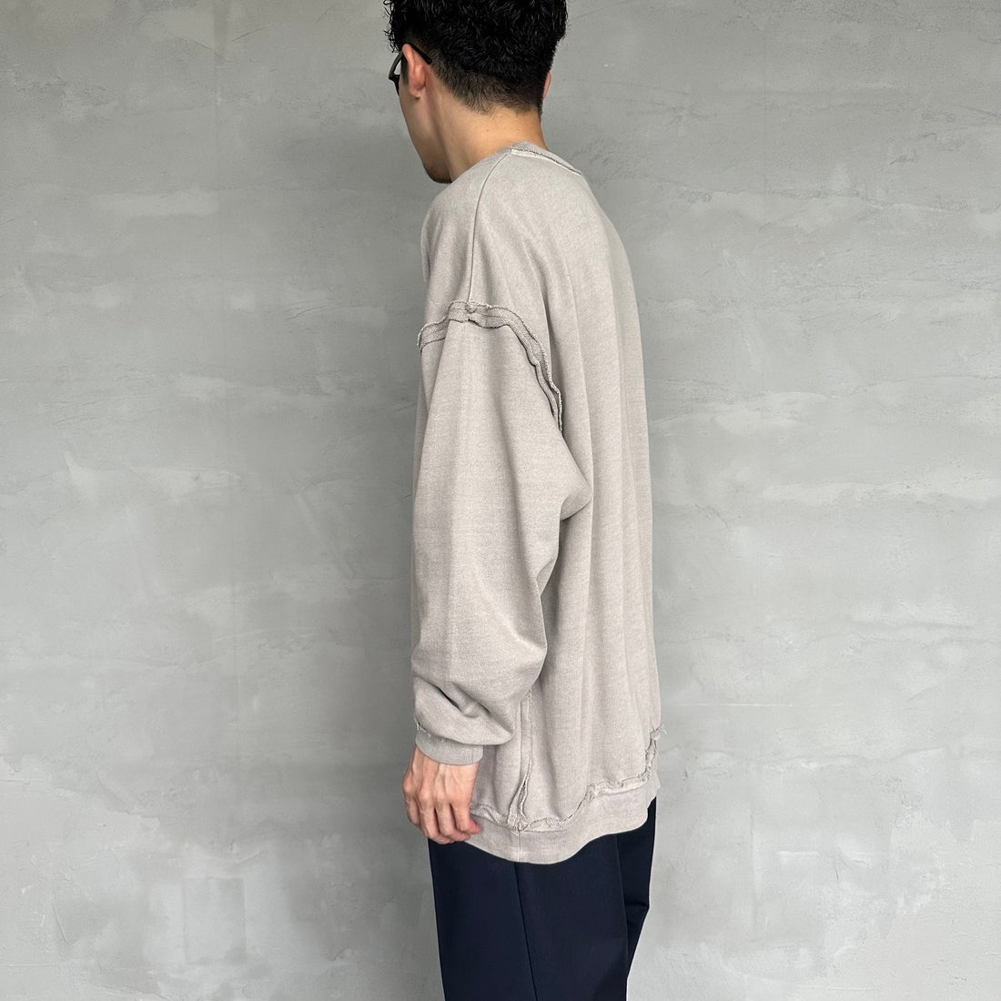 ONEITA [オニータ] 別注 インサイドアウト クルーネックスウェット [2423-442IN-JF] GREY &&モデル身長：168cm 着用サイズ：L&&