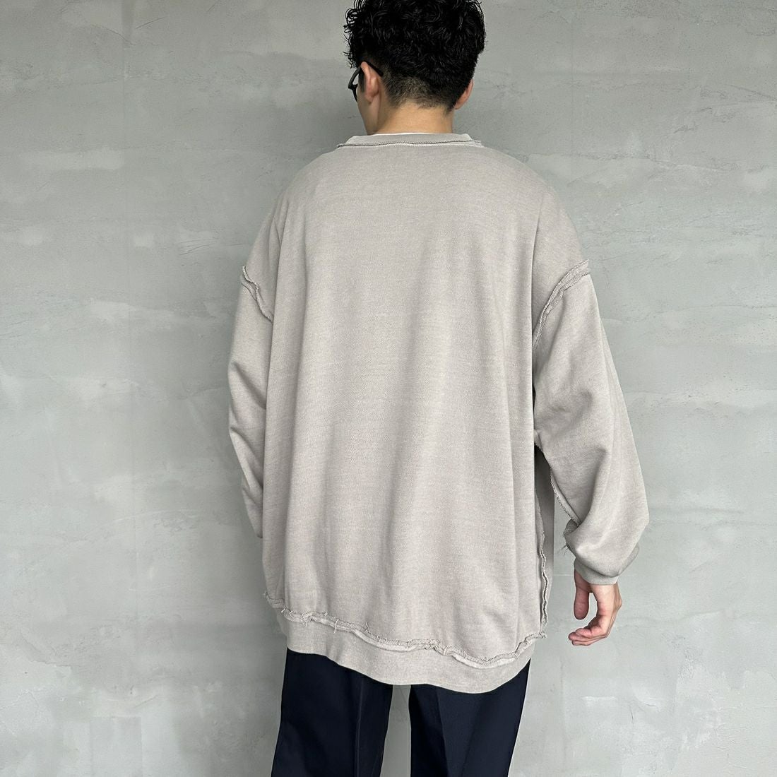 ONEITA [オニータ] 別注 インサイドアウト クルーネックスウェット [2423-442IN-JF] GREY &&モデル身長：168cm 着用サイズ：L&&