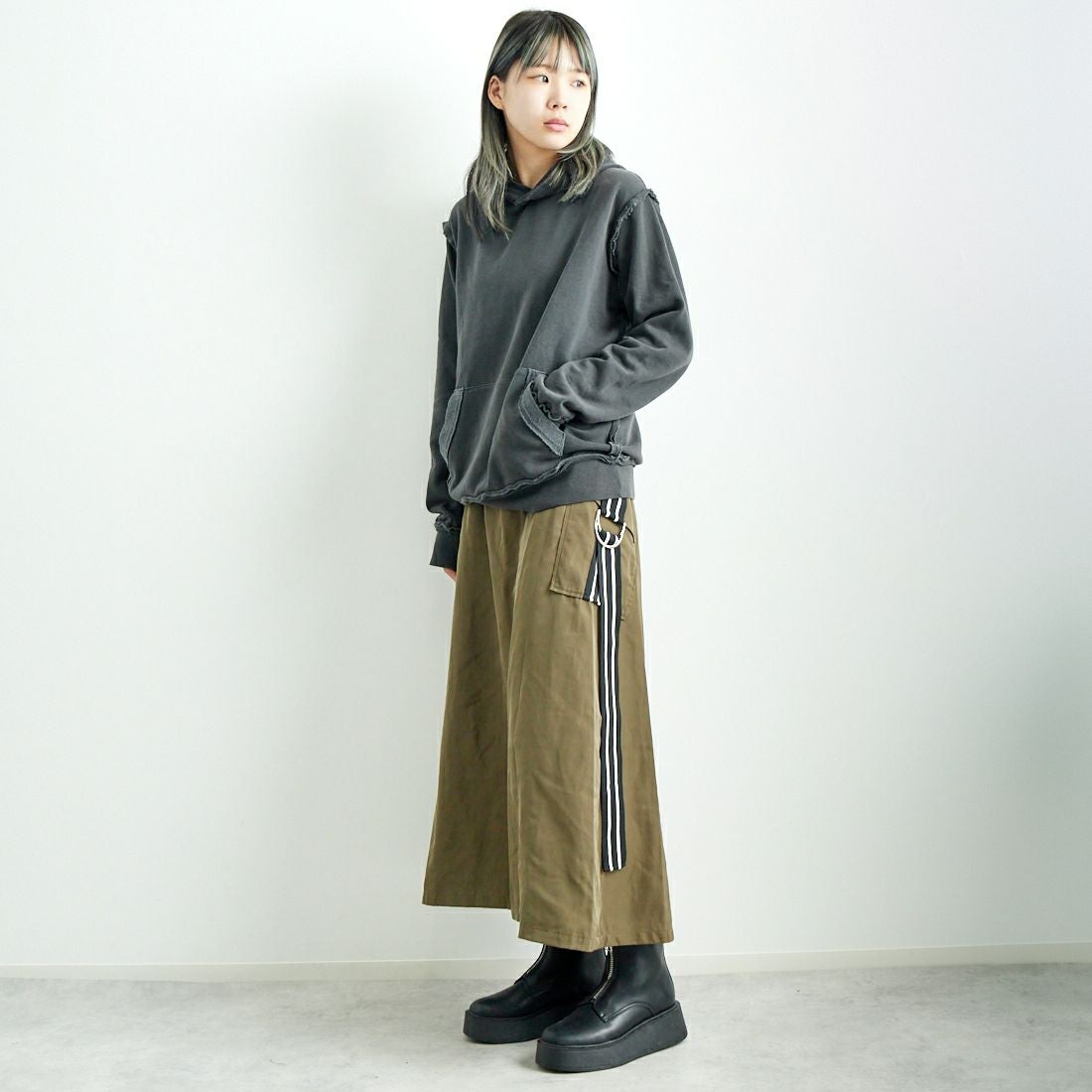 ONEITA [オニータ] 別注 インサイドアウト スウェットパーカー [2423-441IN-JF] CHARCOAL &&モデル身長：167cm 着用サイズ：S&&