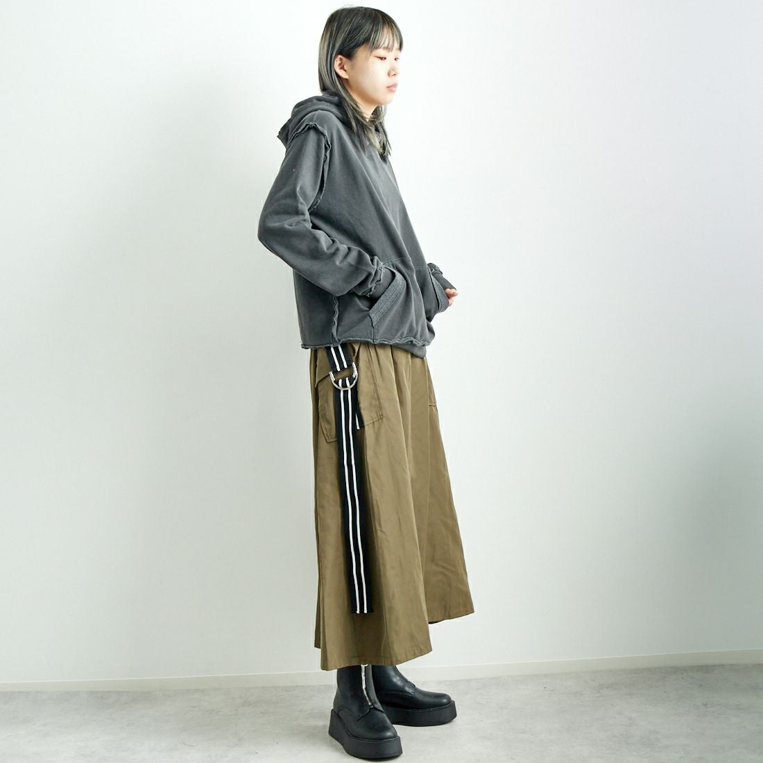 ONEITA [オニータ] 別注 インサイドアウト スウェットパーカー [2423-441IN-JF] CHARCOAL &&モデル身長：167cm 着用サイズ：S&&