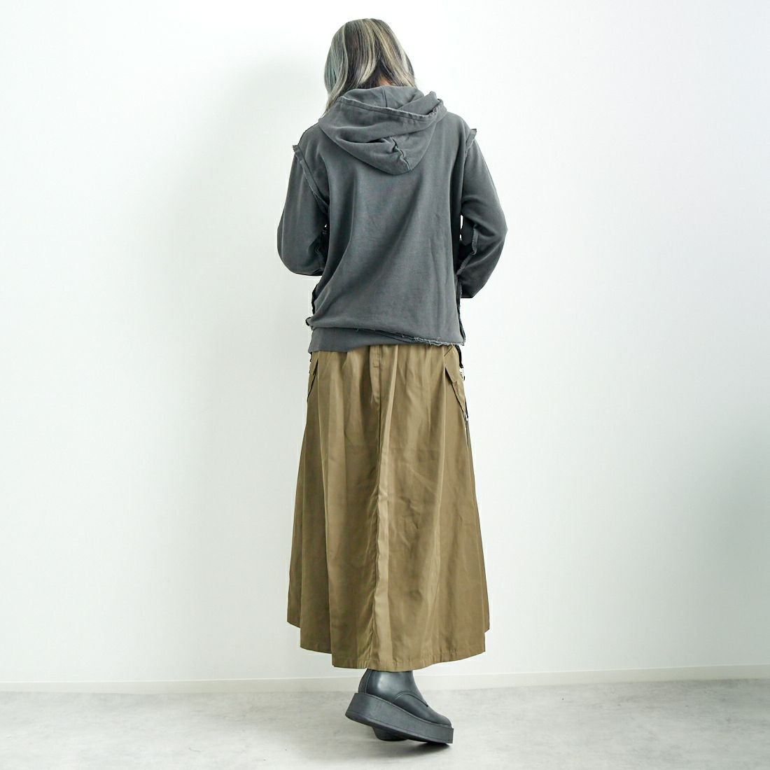 ONEITA [オニータ] 別注 インサイドアウト スウェットパーカー [2423-441IN-JF] CHARCOAL &&モデル身長：167cm 着用サイズ：S&&