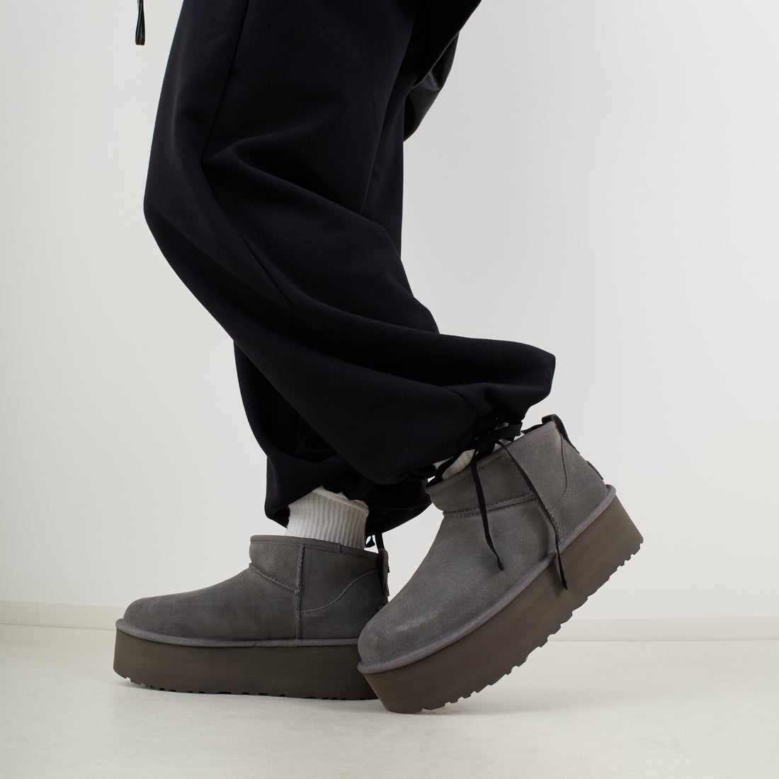 UGG [アグ] クラシック ウルトラ ミニプラットフォーム [1135092] CHARCOAL