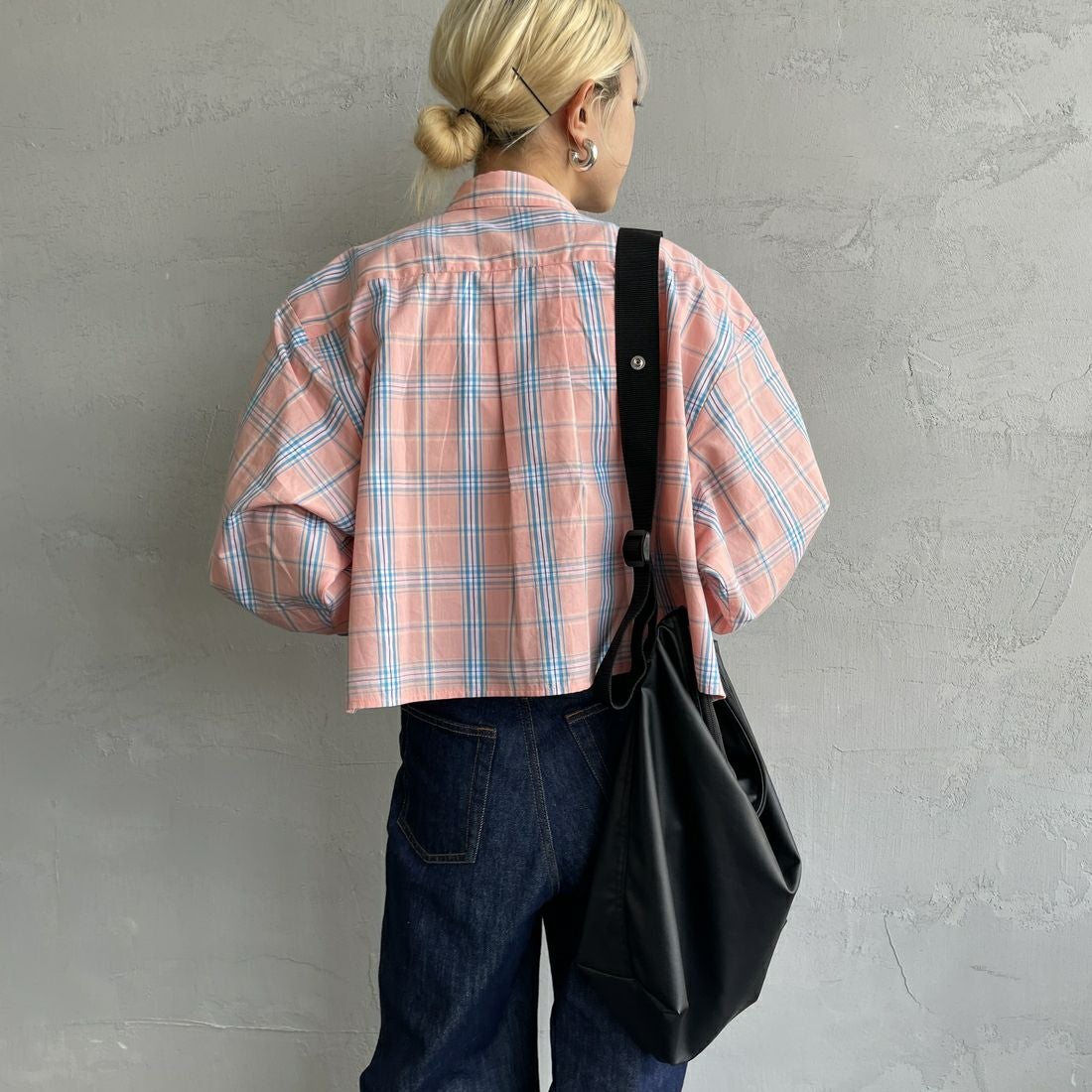 UNIVERSAL OVERALL [ユニバーサルオーバーオール] 別注 ショート丈 ビッグポケットシャツ [U2513158IN-JF] PINK CH &&モデル身長：150cm 着用サイズ：F&&