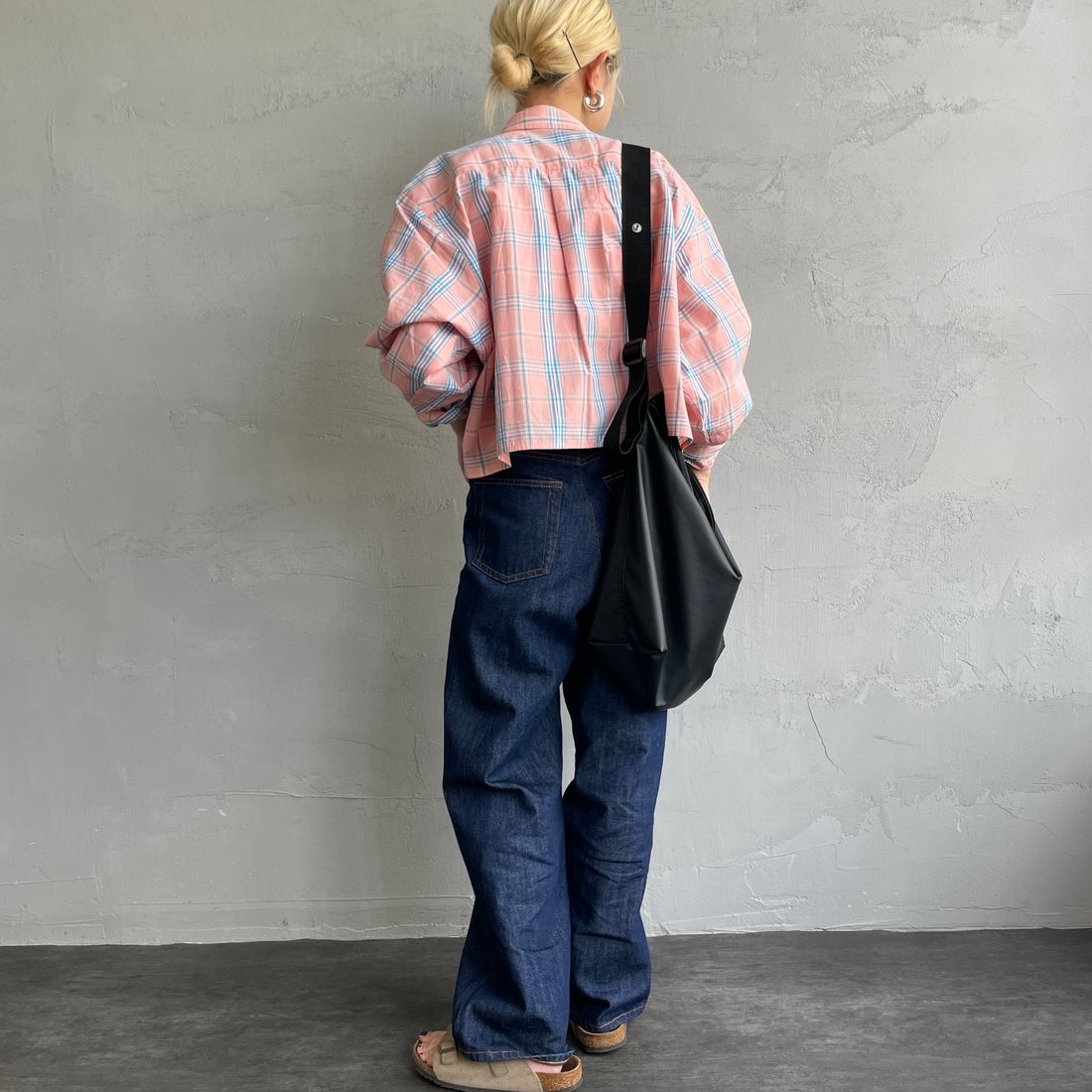 UNIVERSAL OVERALL [ユニバーサルオーバーオール] 別注 ショート丈 ビッグポケットシャツ [U2513158IN-JF] PINK CH &&モデル身長：150cm 着用サイズ：F&&