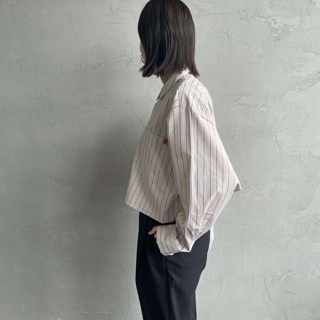 UNIVERSAL OVERALL [ユニバーサルオーバーオール] 別注 ショート丈 ビッグポケットシャツ [U2513158IN-JF] BEIGE ST &&モデル身長：159cm 着用サイズ：F&&