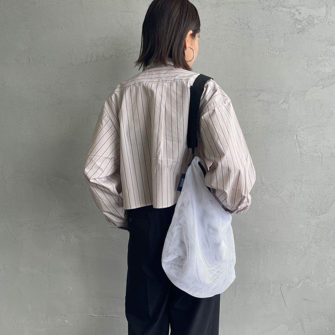 UNIVERSAL OVERALL [ユニバーサルオーバーオール] 別注 ショート丈 ビッグポケットシャツ [U2513158IN-JF] BEIGE ST &&モデル身長：159cm 着用サイズ：F&&