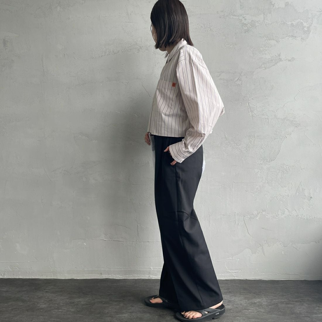 UNIVERSAL OVERALL [ユニバーサルオーバーオール] 別注 ショート丈 ビッグポケットシャツ [U2513158IN-JF] BEIGE ST &&モデル身長：159cm 着用サイズ：F&&