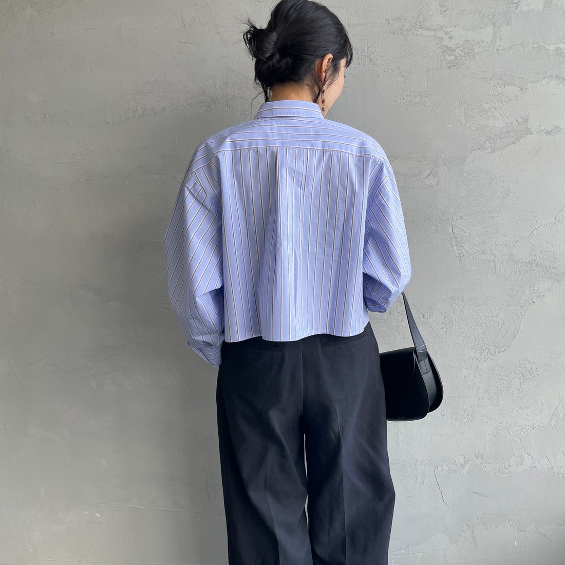 UNIVERSAL OVERALL [ユニバーサルオーバーオール] 別注 ショート丈 ビッグポケットシャツ [U2513158IN-JF] BLUE ST &&モデル身長：160cm 着用サイズ：F&&