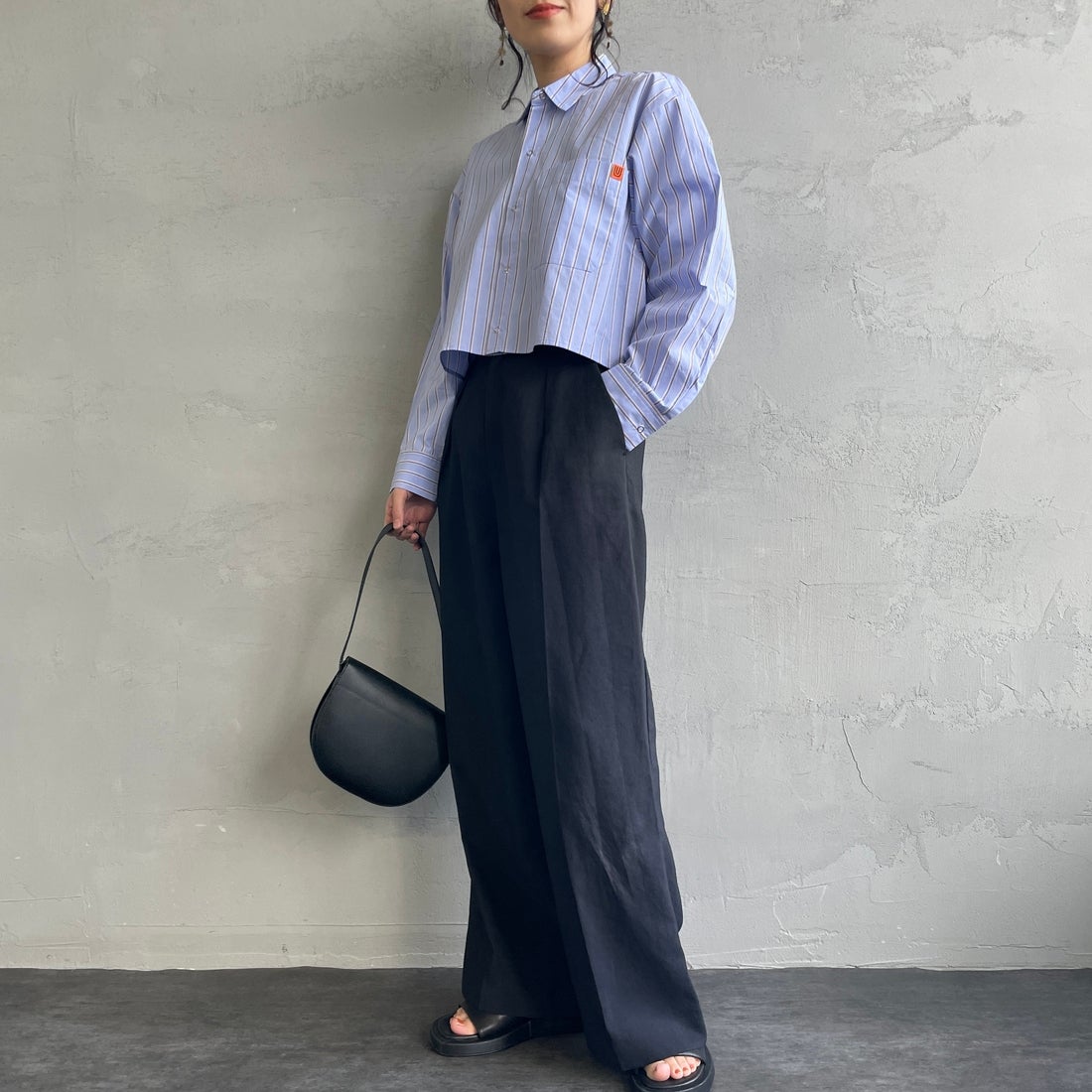 UNIVERSAL OVERALL [ユニバーサルオーバーオール] 別注 ショート丈 ビッグポケットシャツ [U2513158IN-JF] BLUE ST &&モデル身長：160cm 着用サイズ：F&&