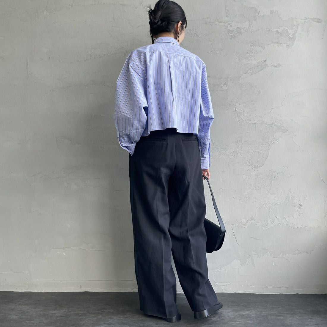 UNIVERSALA OVERALL [ユニバーサルオーバーオール] 別注 ショート丈 ビッグポケットシャツ [U2513158IN-JF] BLUE ST &&モデル身長：160cm 着用サイズ：F&&