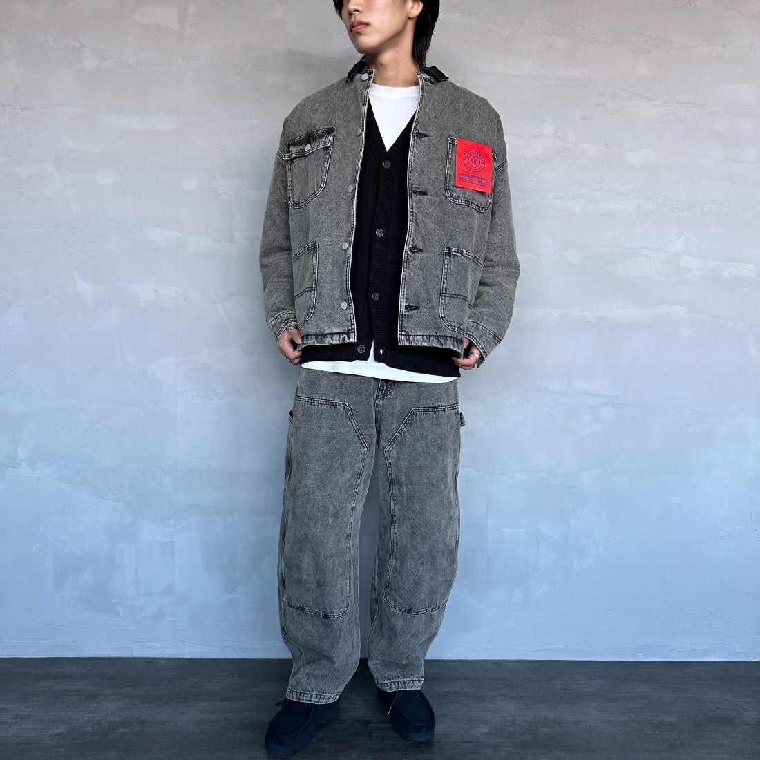 Jeans Factory Clothes [ジーンズファクトリークローズ] STANDARD ダブルニーカーブペインターパンツ [JFC-243-066] T.ACID BLK &&モデル身長：179cm 着用サイズ：L&&