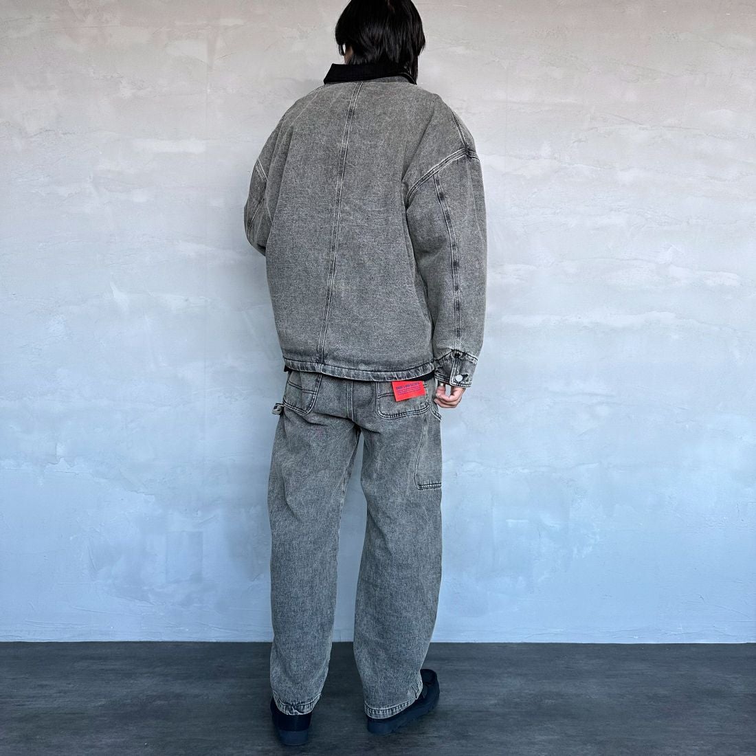 Jeans Factory Clothes [ジーンズファクトリークローズ] STANDARD ダブルニーカーブペインターパンツ [JFC-243-066] T.ACID BLK &&モデル身長：179cm 着用サイズ：L&&