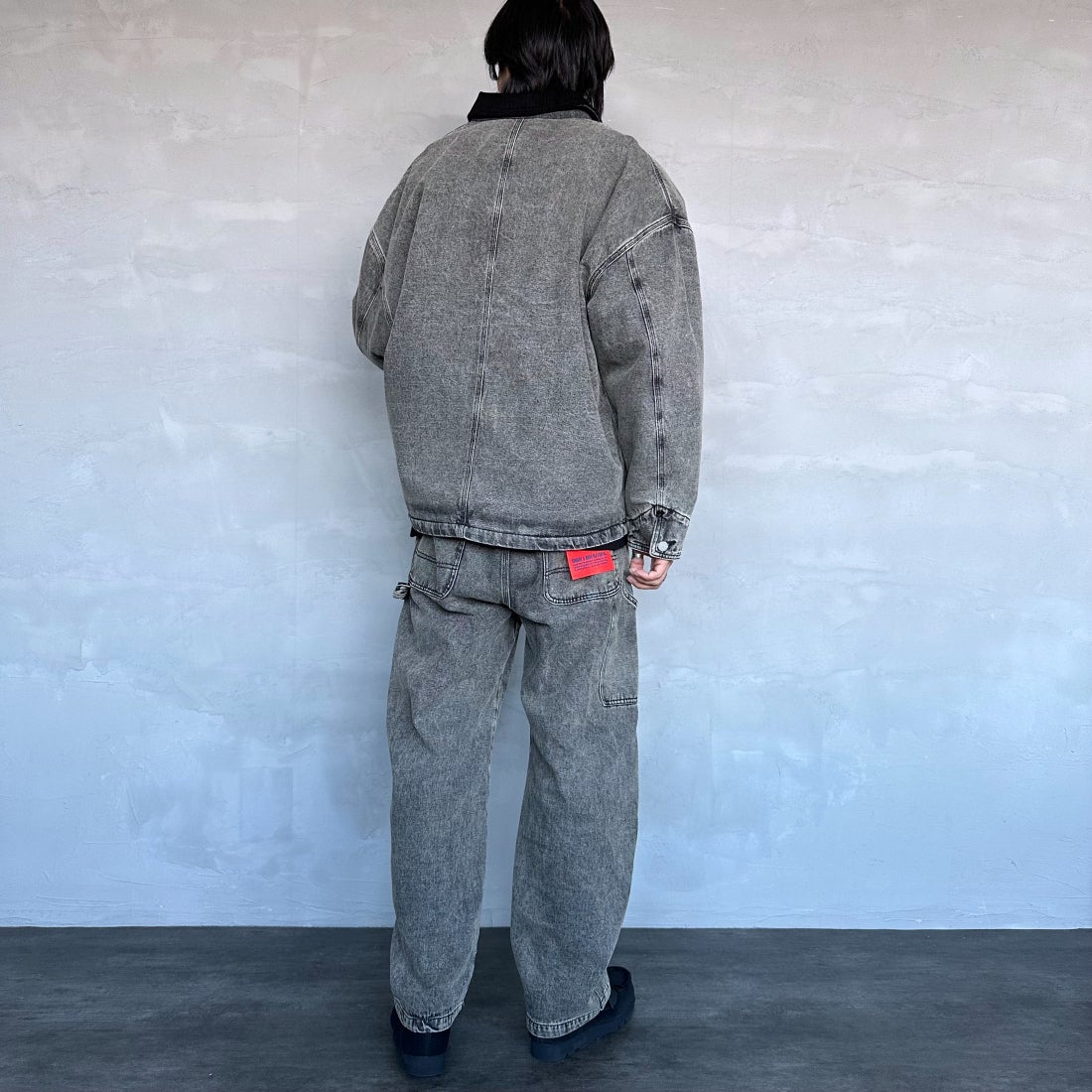 Jeans Factory Clothes [ジーンズファクトリークローズ] STANDARD ダブルニーカーブペインターパンツ [JFC-243-066] T.ACID BLK &&モデル身長：179cm 着用サイズ：L&&