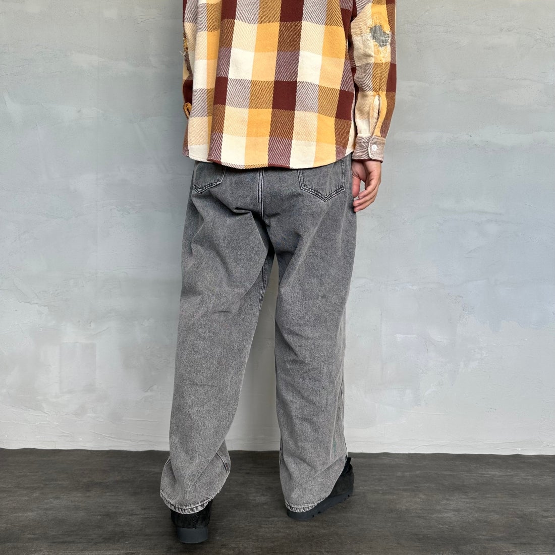 Noir Fabrik [ヌワールファブリック] バギーイージーデニムパンツ [NF-243-063] ACID BLK&&モデル身長：179cm 着用サイズ：L&&