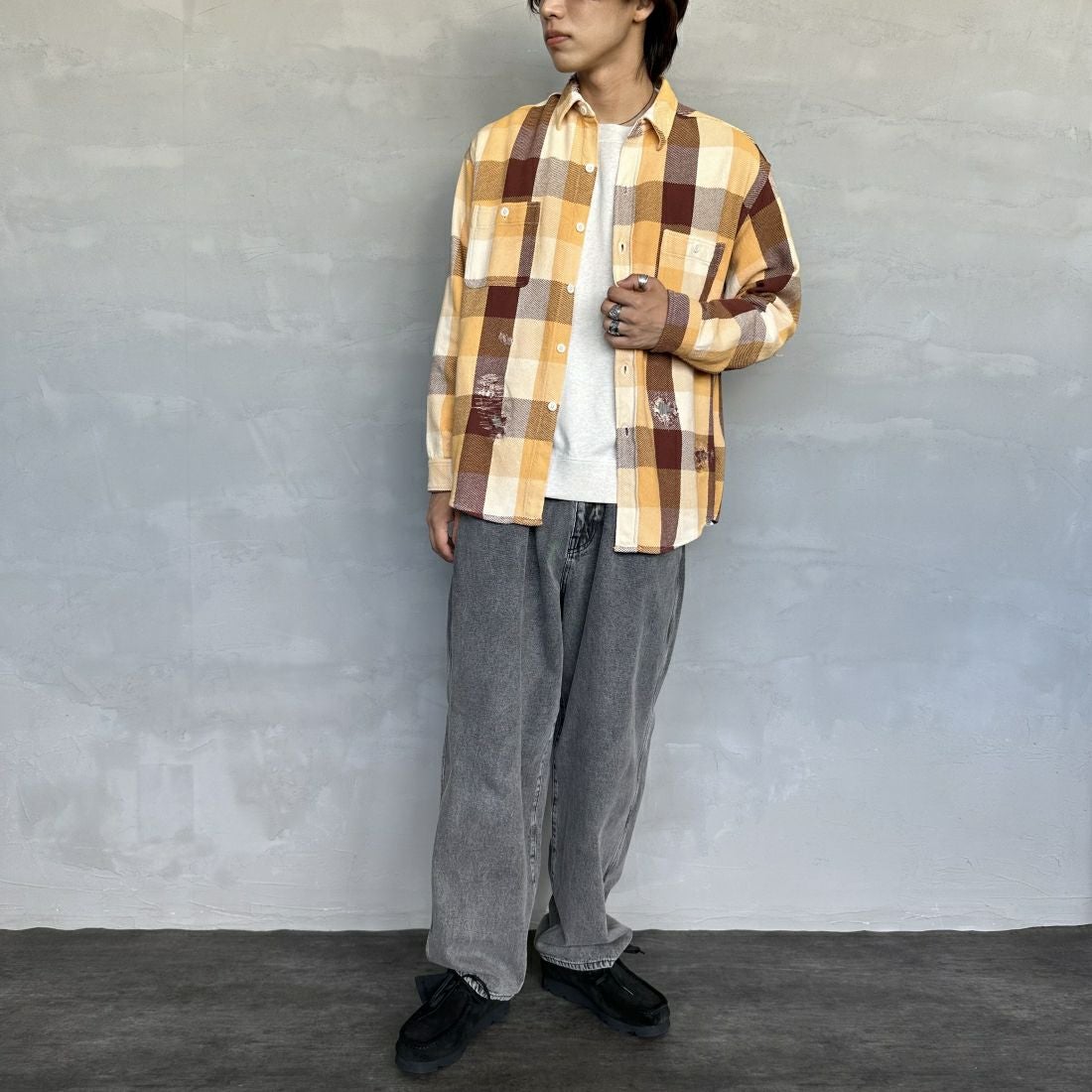 Noir Fabrik [ヌワールファブリック] バギーイージーデニムパンツ [NF-243-063] ACID BLK&&モデル身長：179cm 着用サイズ：L&&