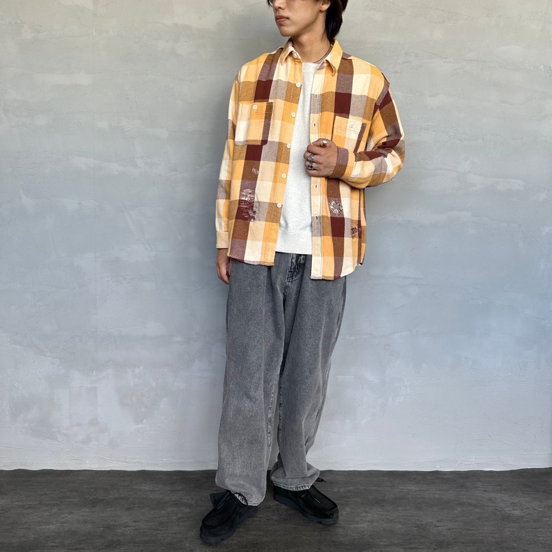 Noir Fabrik [ヌワールファブリック] バギーイージーデニムパンツ [NF-243-063] ACID BLK&&モデル身長：179cm 着用サイズ：L&&