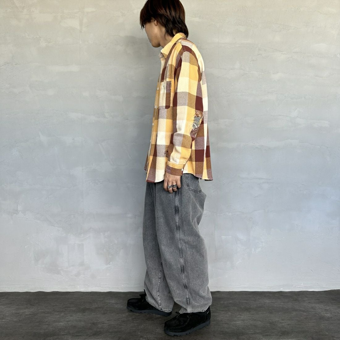 Noir Fabrik [ヌワールファブリック] バギーイージーデニムパンツ [NF-243-063] ACID BLK&&モデル身長：179cm 着用サイズ：L&&