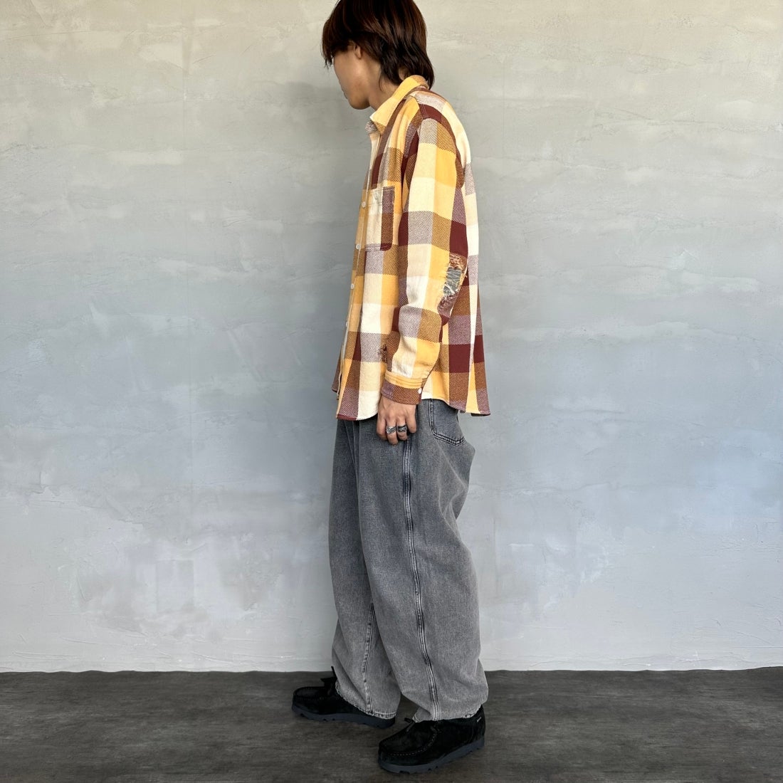 Noir Fabrik [ヌワールファブリック] バギーイージーデニムパンツ [NF-243-063] ACID BLK&&モデル身長：179cm 着用サイズ：L&&