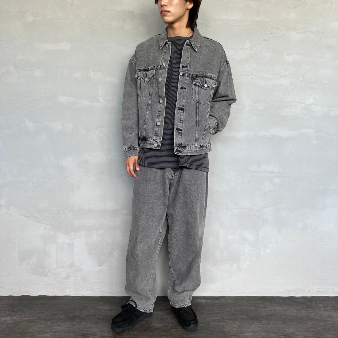 Noir Fabrik [ヌワールファブリック] バギーイージーデニムパンツ [NF-243-063] ACID BLK&&モデル身長：179cm 着用サイズ：L&&