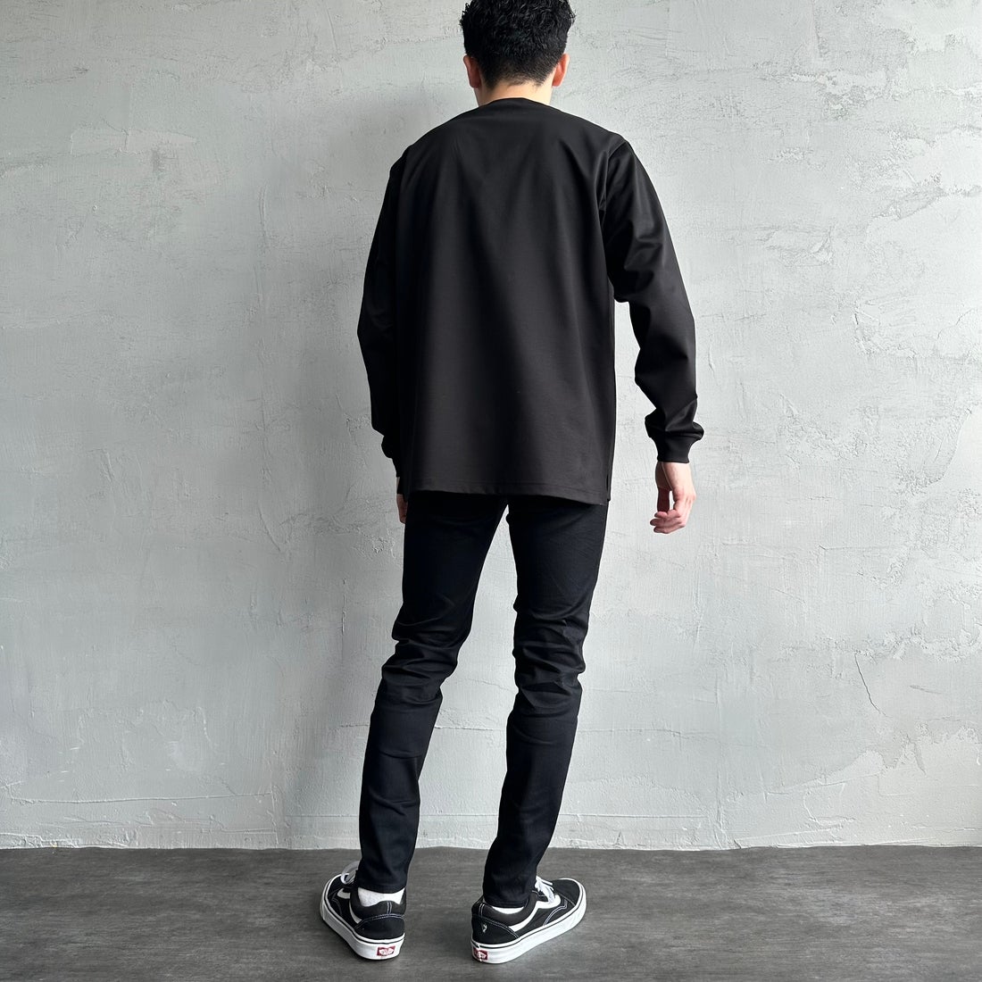 TATRAS [タトラス] SICADO ロングスリーブTシャツ [MTAT25S8196-M] BLACK &&モデル身長：168cm 着用サイズ：1&&
