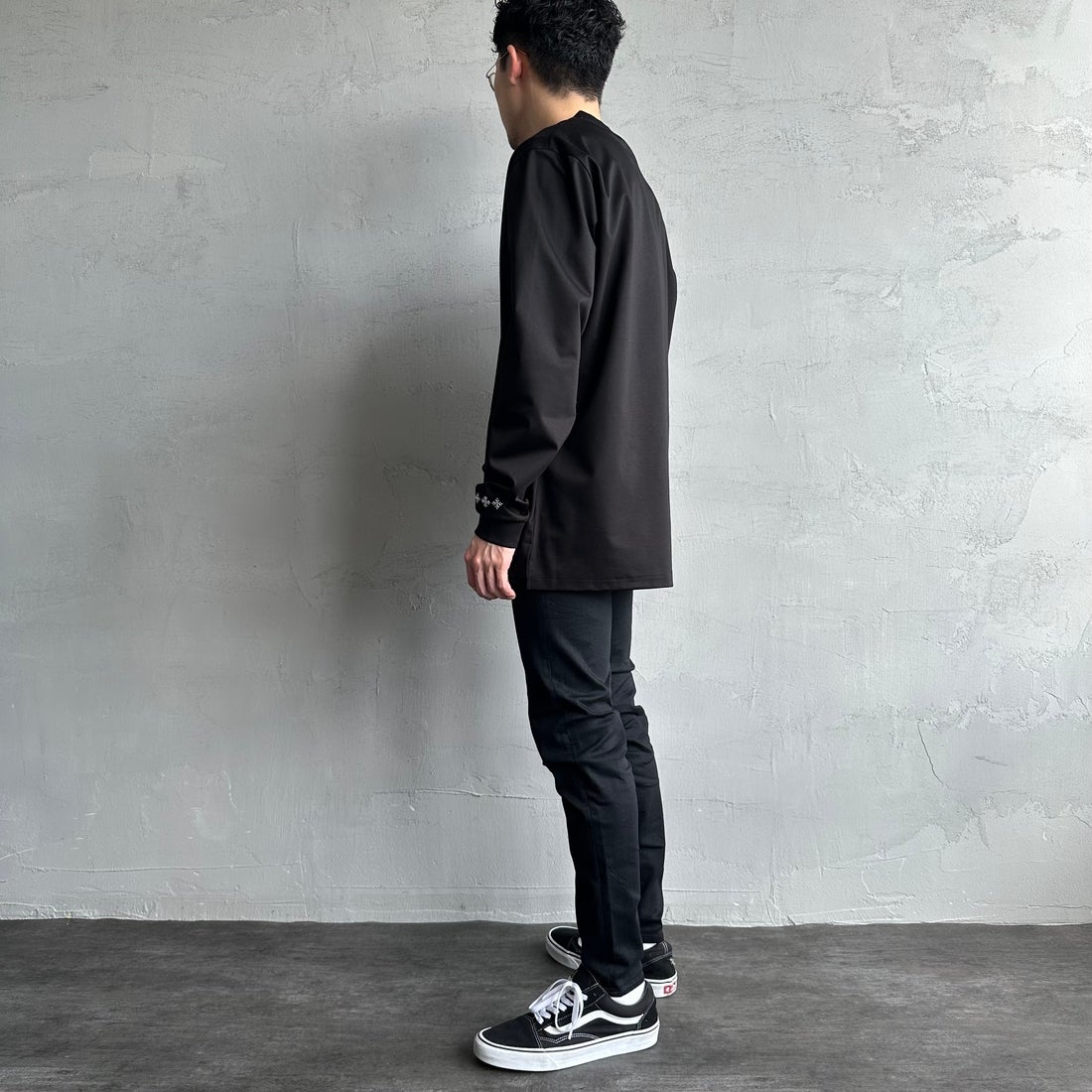 TATRAS [タトラス] SICADO ロングスリーブTシャツ [MTAT25S8196-M] BLACK &&モデル身長：168cm 着用サイズ：3&&