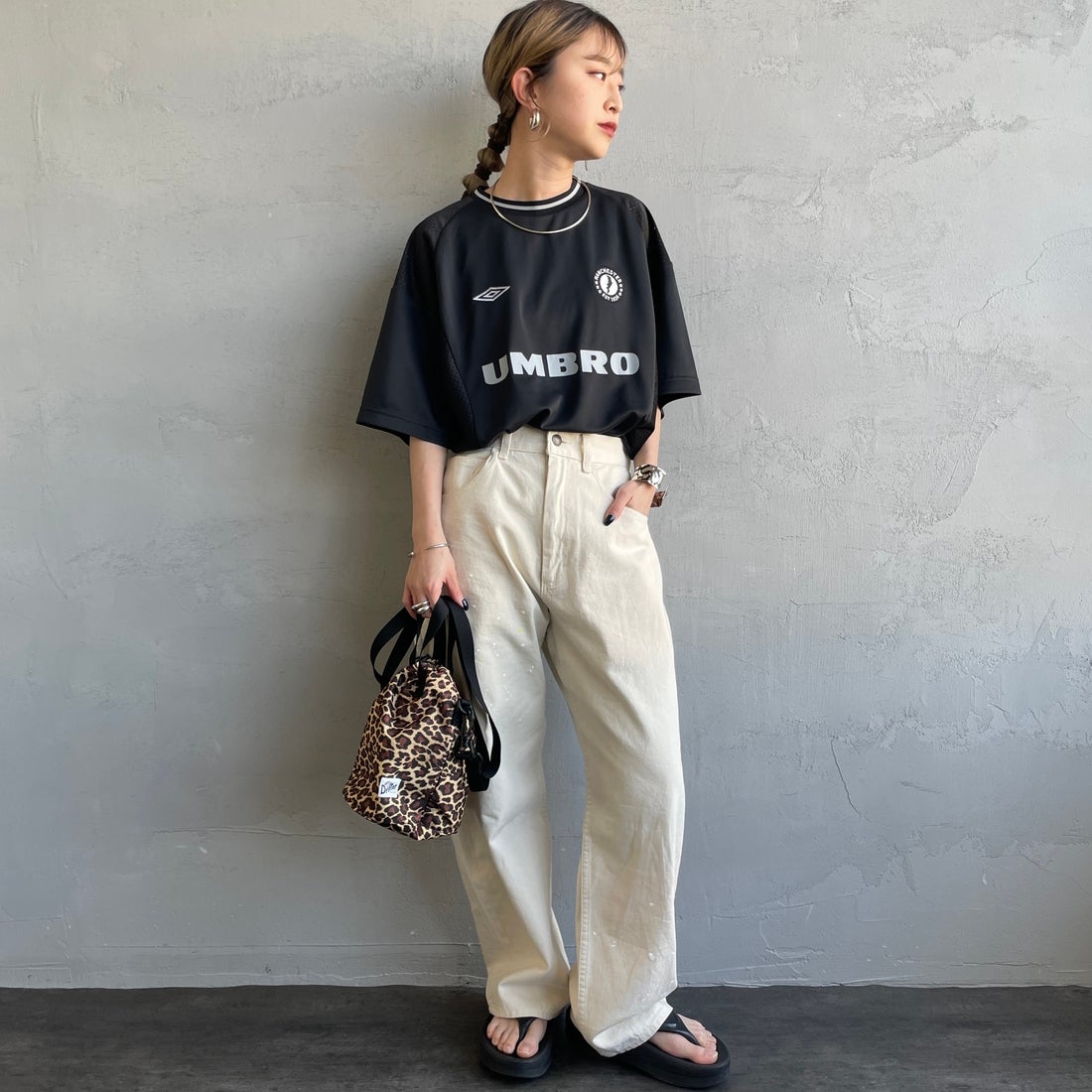 UMBRO [アンブロ] 別注 メッシュ切替 ゲームTシャツ [KBT101-NK-02-JF] BLACK &&モデル身長：150cm 着用サイズ：S&&