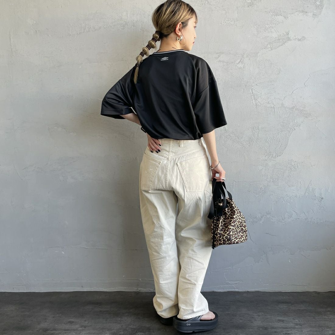 UMBRO [アンブロ] 別注 メッシュ切替 ゲームTシャツ [KBT101-NK-02-JF] BLACK &&モデル身長：150cm 着用サイズ：S&&