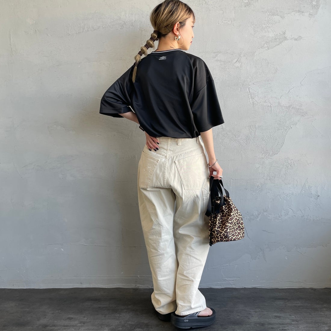 UMBRO [アンブロ] 別注 メッシュ切替 ゲームTシャツ [KBT101-NK-02-JF] BLACK &&モデル身長：150cm 着用サイズ：S&&