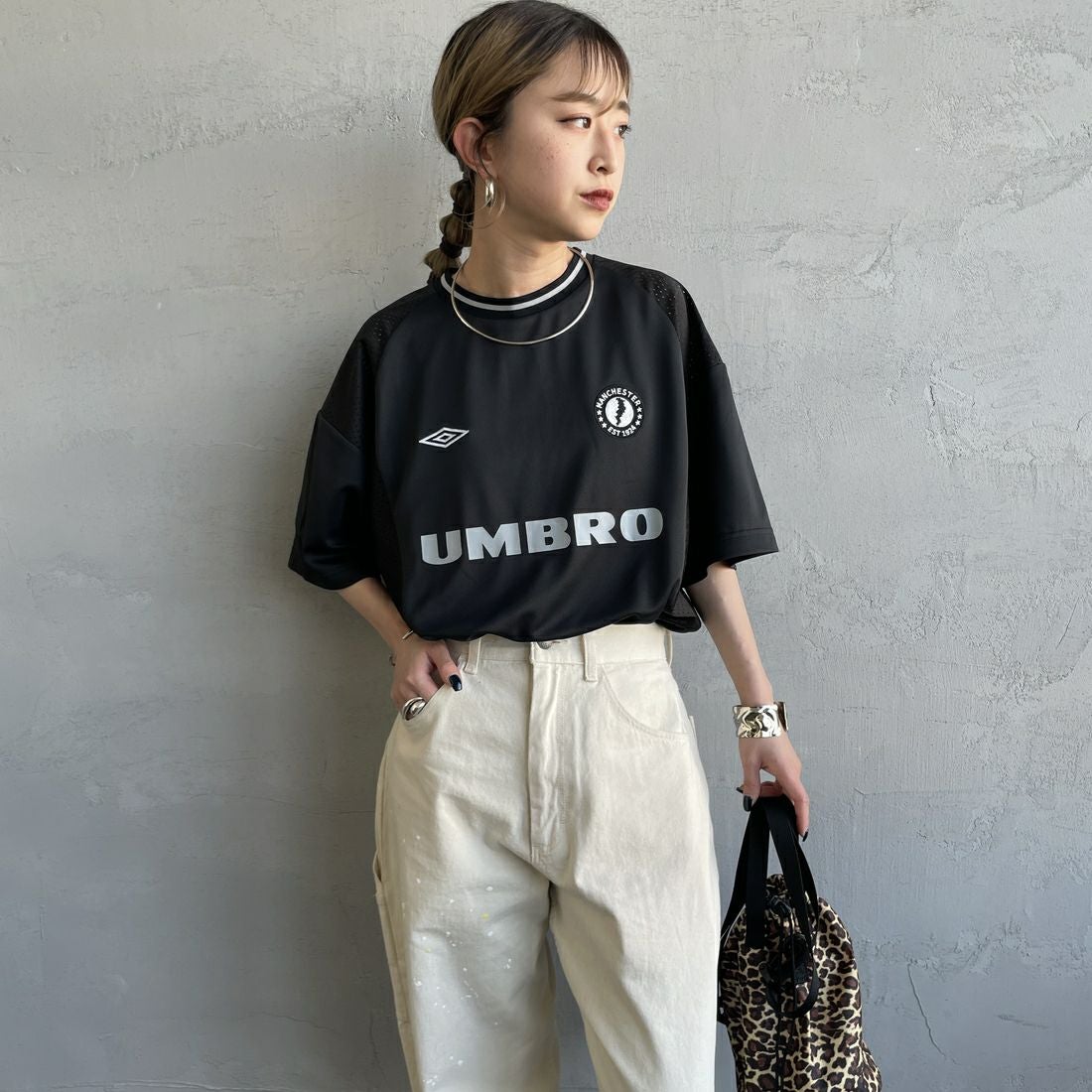 UMBRO [アンブロ] 別注 メッシュ切替 ゲームTシャツ [KBT101-NK-02-JF] BLACK &&モデル身長：150cm 着用サイズ：S&&