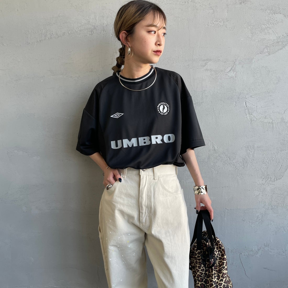 UMBRO [アンブロ] 別注 メッシュ切替 ゲームTシャツ [KBT101-NK-02-JF] BLACK &&モデル身長：150cm 着用サイズ：S&&