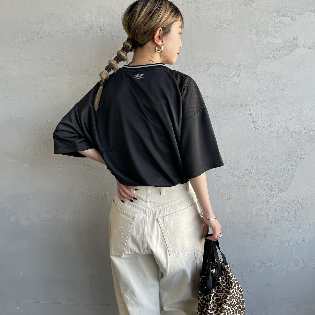 UMBRO [アンブロ] 別注 メッシュ切替 ゲームTシャツ [KBT101-NK-02-JF] BLACK &&モデル身長：150cm 着用サイズ：S&&