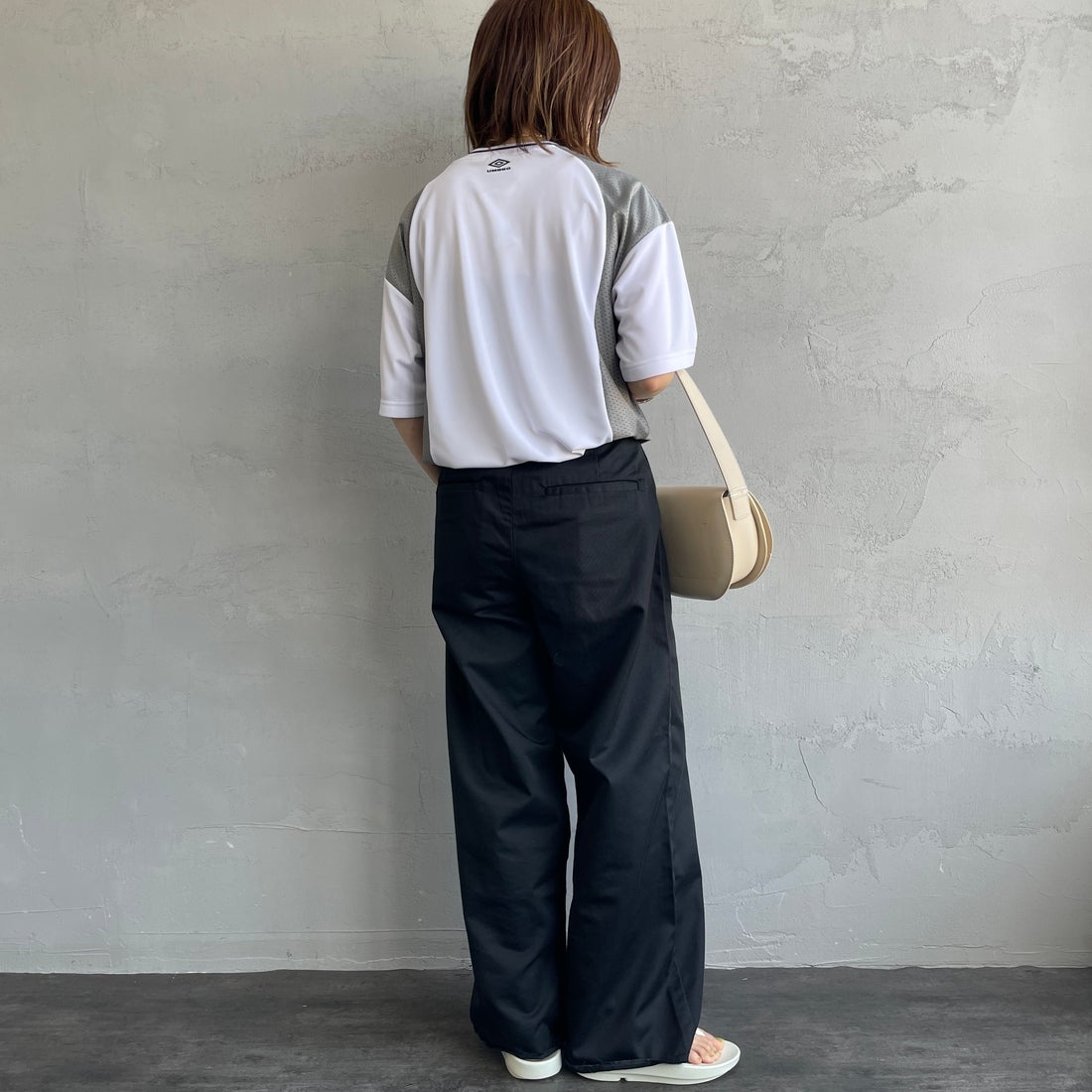 UMBRO [アンブロ] 別注 メッシュ切替 ゲームTシャツ [KBT101-NK-02-JF] WHITE &&モデル身長：158cm 着用サイズ：S&&