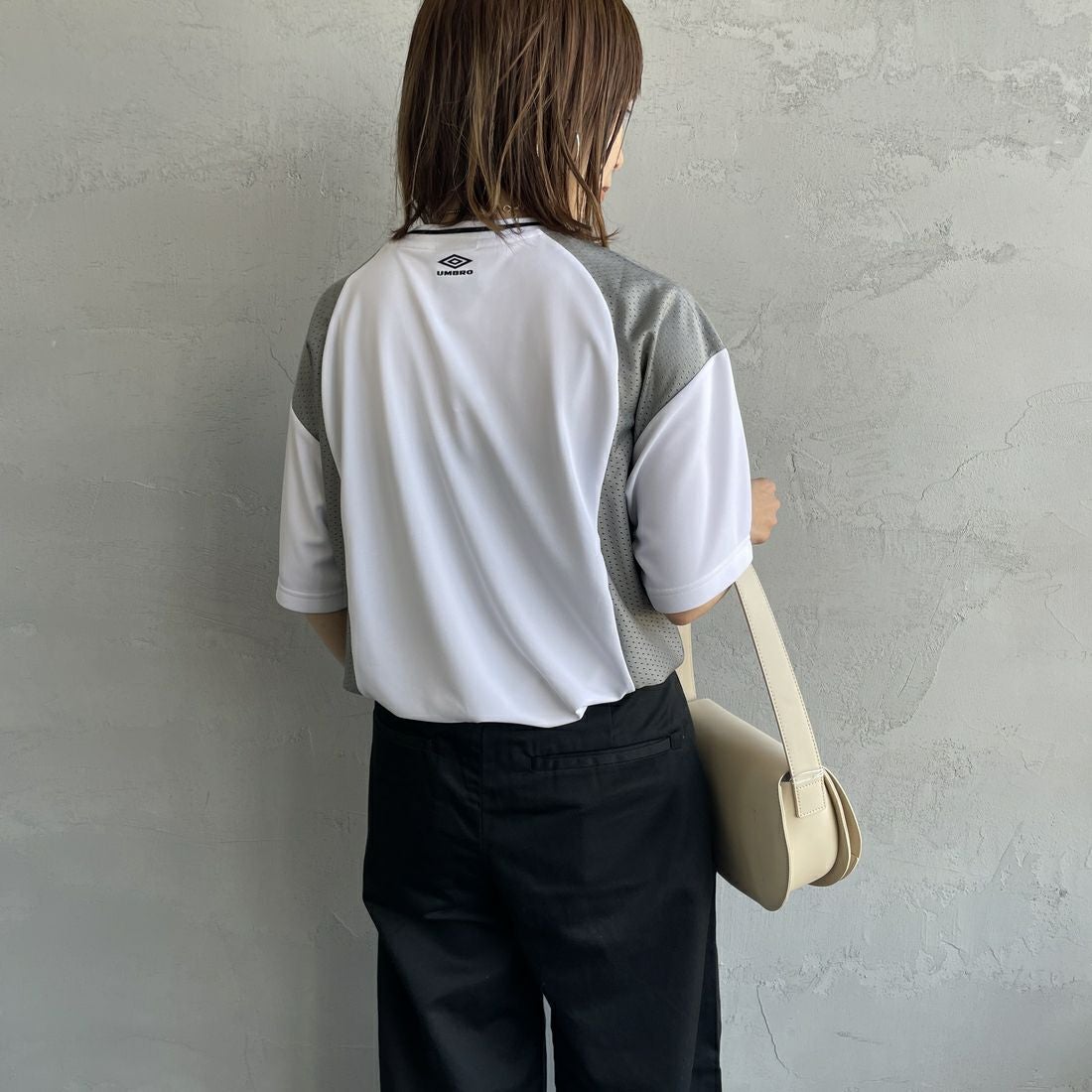 UMBRO [アンブロ] 別注 メッシュ切替 ゲームTシャツ [KBT101-NK-02-JF] WHITE &&モデル身長：158cm 着用サイズ：S&&