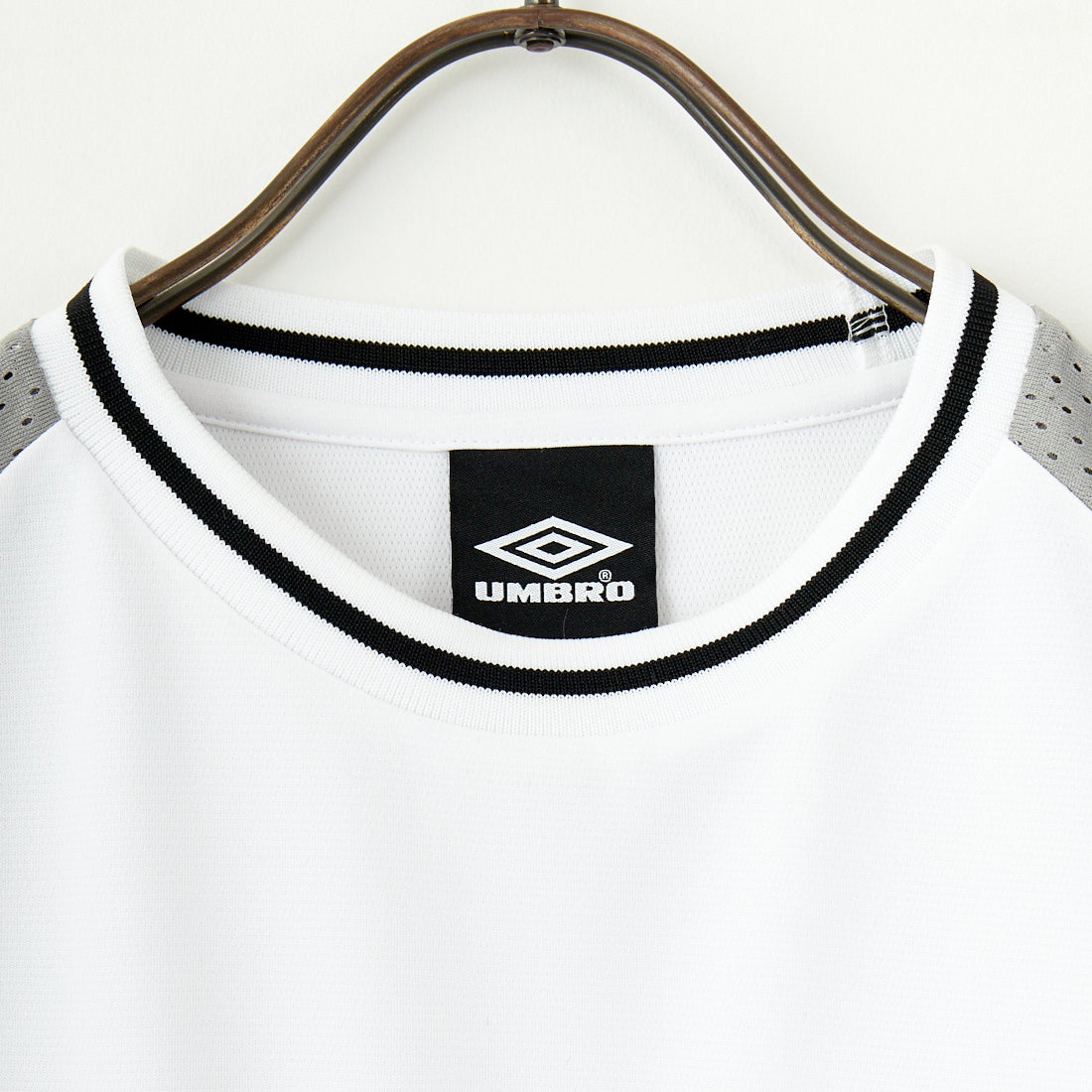 UMBRO [アンブロ] 別注 メッシュ切替 ゲームTシャツ [KBT101-NK-02-JF] WHITE