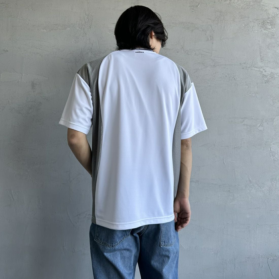 UMBRO [アンブロ] 別注 メッシュ切替 ゲームTシャツ [KBT101-NK-02-JF] WHITE&&モデル身長：179cm 着用サイズ：L&&